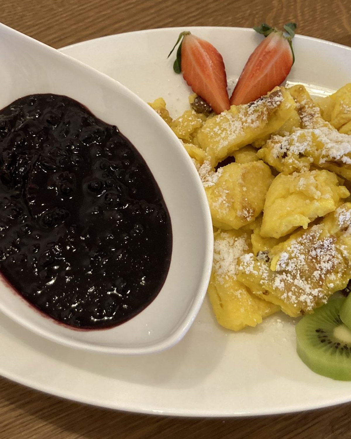 Kaiserschmarrn mit Heidelbeerröster